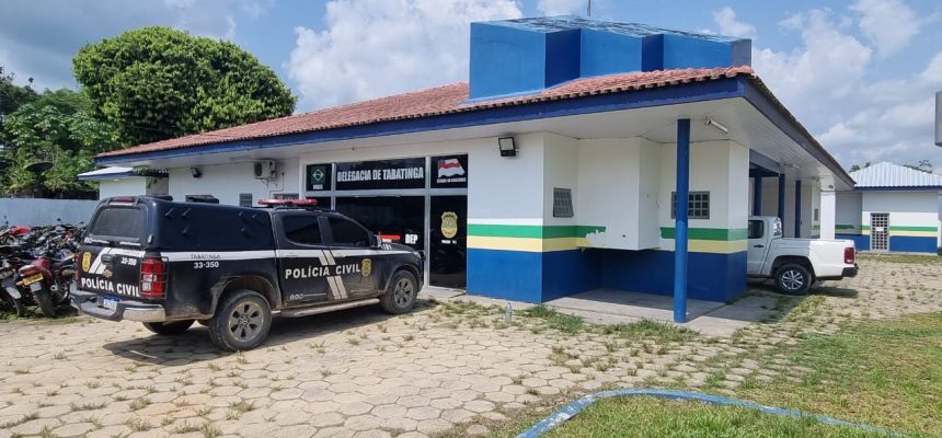 A Polícia Civil do Amazonas (PC-AM), por meio da Delegacia Interativa de Polícia (DIP) de Tabatinga (a 1.108 quilômetros de Manaus), cumpriu, mandado de prisão preventiva contra Alcinei Caldas do Carmo, de idade não informada, por latrocínio e corrupção de menor. O crime foi praticado no dia 20 de dezembro de 2024, naquele município.