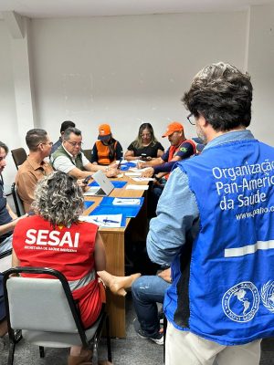 Representantes da Secretaria de Estado de Saúde (SES-AM) e da Fundação de Vigilância em Saúde do Amazonas – Dra. Rosemary Costa Pinto (FVS-RCP) participam do Simpósio de Saúde e Migração nas Fronteiras – Etapa Tabatinga e Benjamin Constant, promovido pela Organização Pan-Americana da Saúde (OPAS) em parceria com o Ministério da Saúde. O encontro começou na quarta-feira (29) e segue até sexta-feira (31), em Tabatinga, município localizado na tríplice fronteira entre Brasil, Colômbia e Peru.