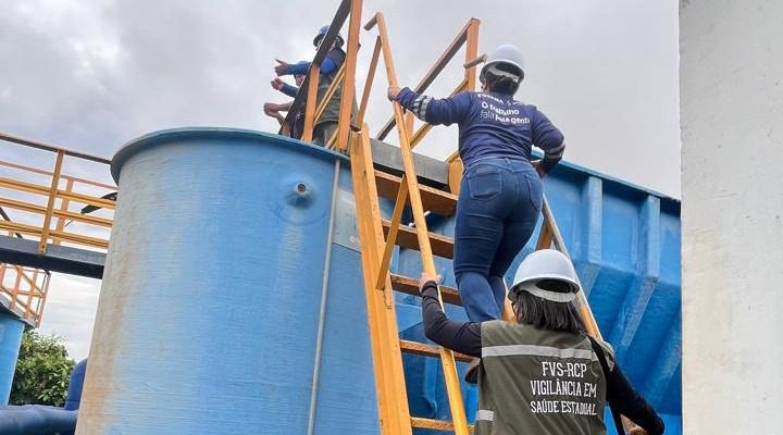 Entre os dias 6 e 10 de outubro, a Fundação de Vigilância em Saúde do Amazonas – Dra. Rosemary Costa Pinto (FVS-RCP) realizou visitas técnicas em Tabatinga para monitorar a qualidade da água distribuída à população. A ação faz parte de um programa estadual que visa garantir o acesso a água potável e prevenir doenças relacionadas ao consumo de água contaminada.